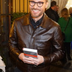 Dnes vídáme Leoše Mareše v modelech, které mu vybírá dvorní stylista Filip Vaněk, kontrolovaný okem Leošovy manželky Moniky.