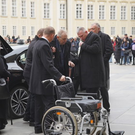 Miloš Zeman před katedrálou sv. Víta.