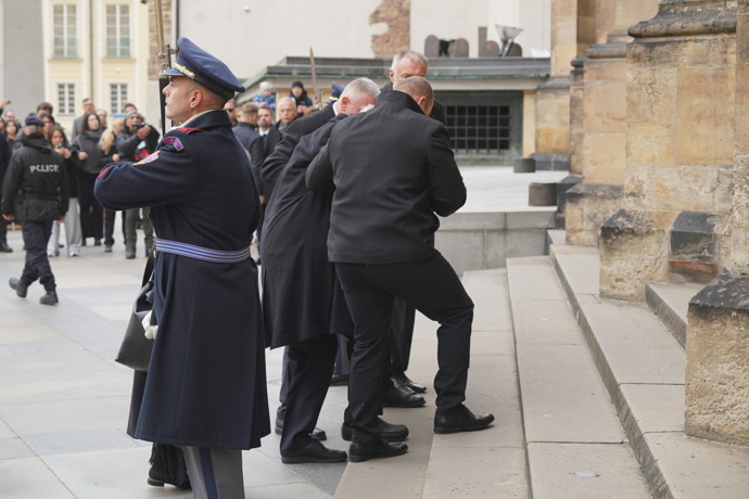 Miloš Zeman na pohřbu Dominika Duky.