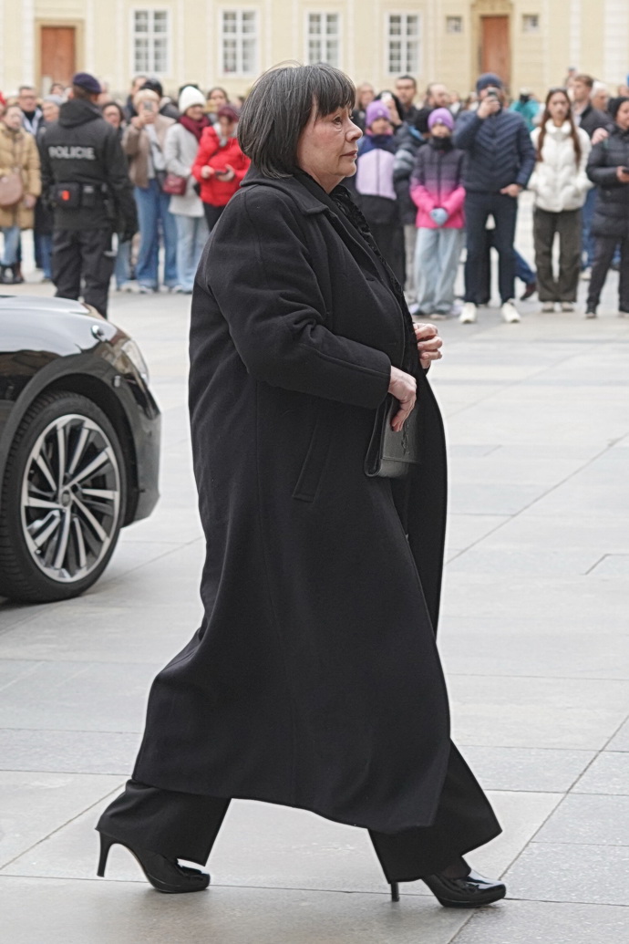 Ivana Zemanová na pohřbu Dominika Duky.