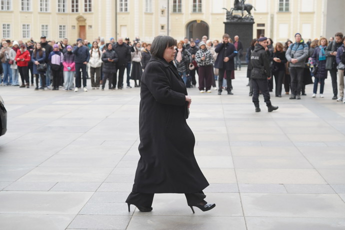 Ivana Zemanová na pohřbu Dominika Duky.