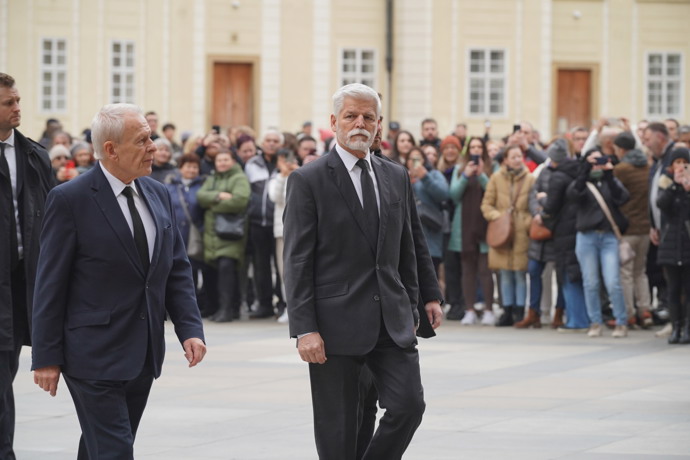 Petr Pavel na pohřbu Dominika Duky.