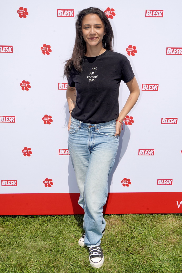 Jednoduchá klasika, kterou může nosit každý - takhle byste Evu klidně mohli potkat v ulicích. 