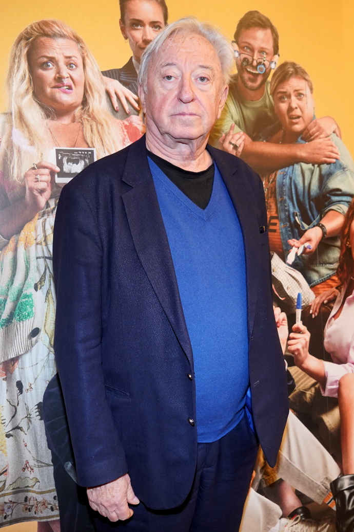 Jiří Lábus se rozhodl pro světle modrý svetřík a tmavě modré sako. 