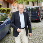 Jan Vlasák se zajímal o herectví již v útlém věku. Dokonce kvůli tomu utíkal z domu.