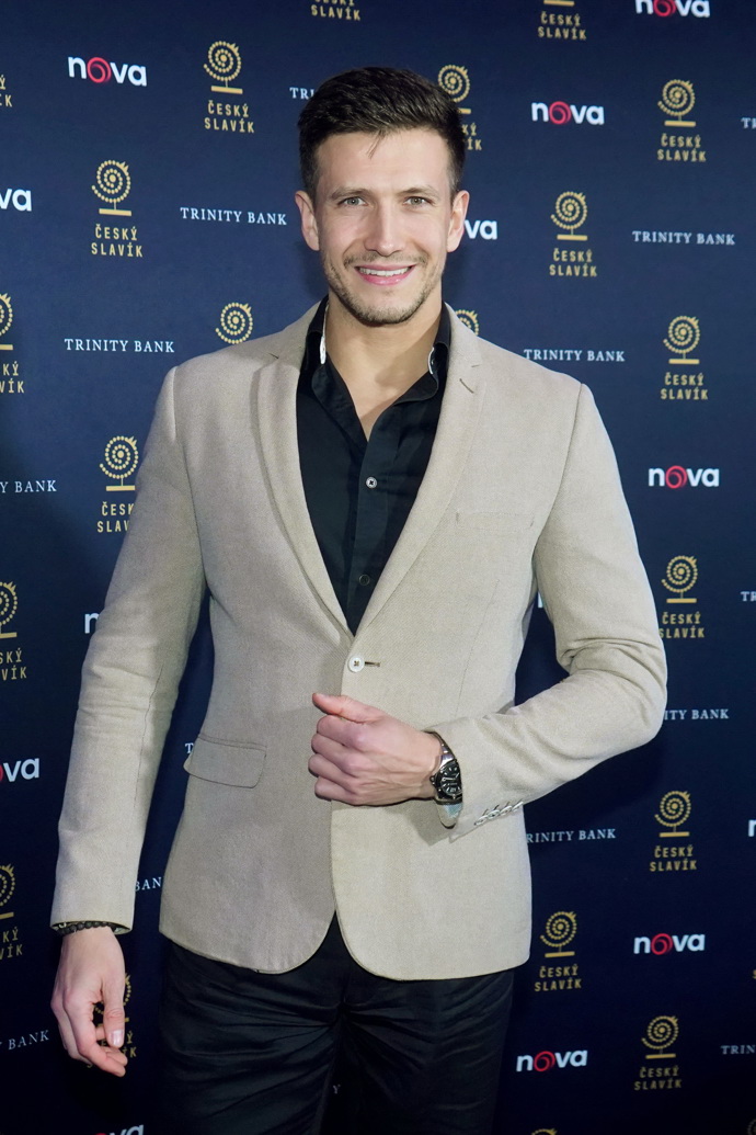 Pohledného Bachelora teď čeká nové zamilované dobrodružství - snad bude v civilním životě více úspěšný. 