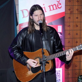 Zpěvák Marcell během vystoupení.