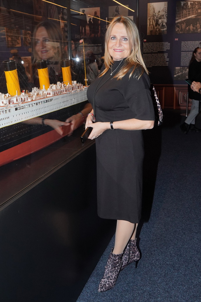 Komfort zvolila také herečka Regina Řandová, která jednoduché černé šaty ozvláštnila kotníčkovými botami  do špičky s leopardím vzorem.