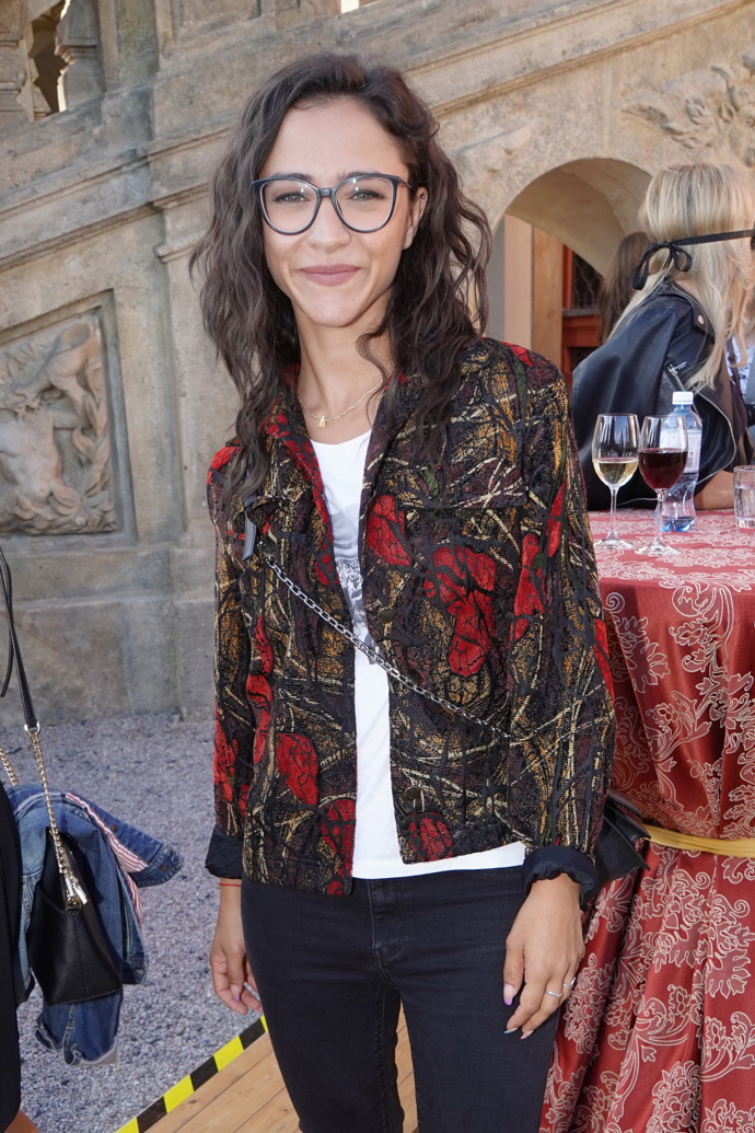 Přes tričko lze podle Evy Burešové obléknout bomber, košile nebo mikina. 