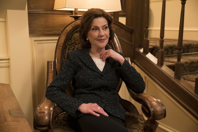 Neuvěřitelně charismatická Kelly Bishop coby Emily Gilmore.