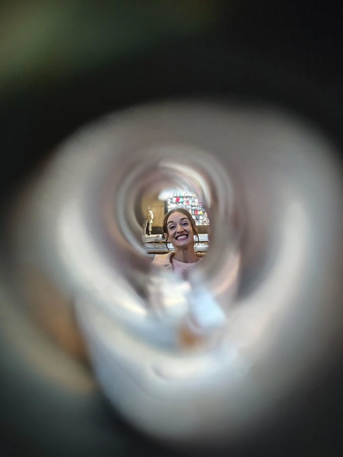 Marta Dancingerová má smysl pro humor. 