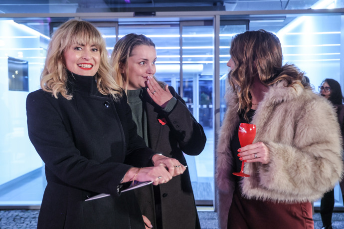 Dermatoložka si měla s hosty o čem povídat. 