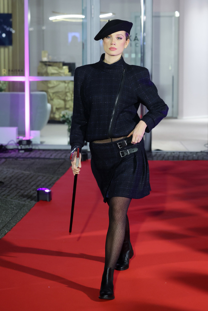 Dámy mohou i v zimě ukázat své nožky. 