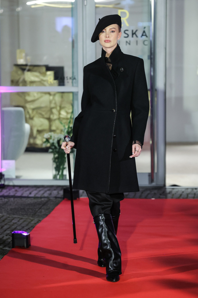 Barety oživí každý zimní model, stejně jako vycházková hůl. 