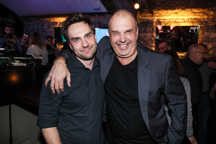 Petr je na svého syna velice pyšný. 