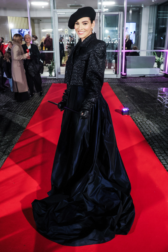 Hlavní hvězdou byla herečka Sára Donutilová. 