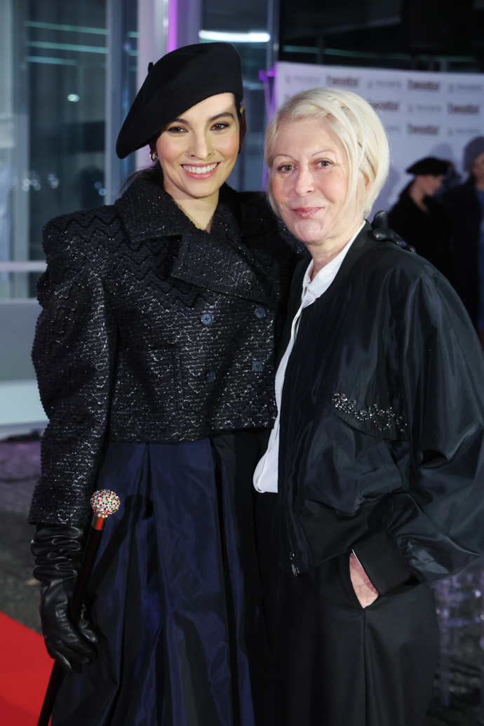 V tvídovém saku a sukni od Beaty Rajské vypadala Sára úchvatně. 