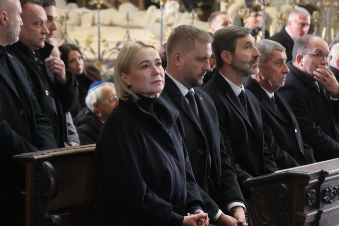 Jana Černochová seděla poblíž Andreje Babiše.