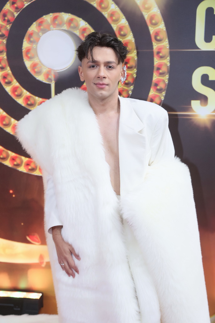 Bílou naproti tomu zvolil zpěvák Jan Bendig.