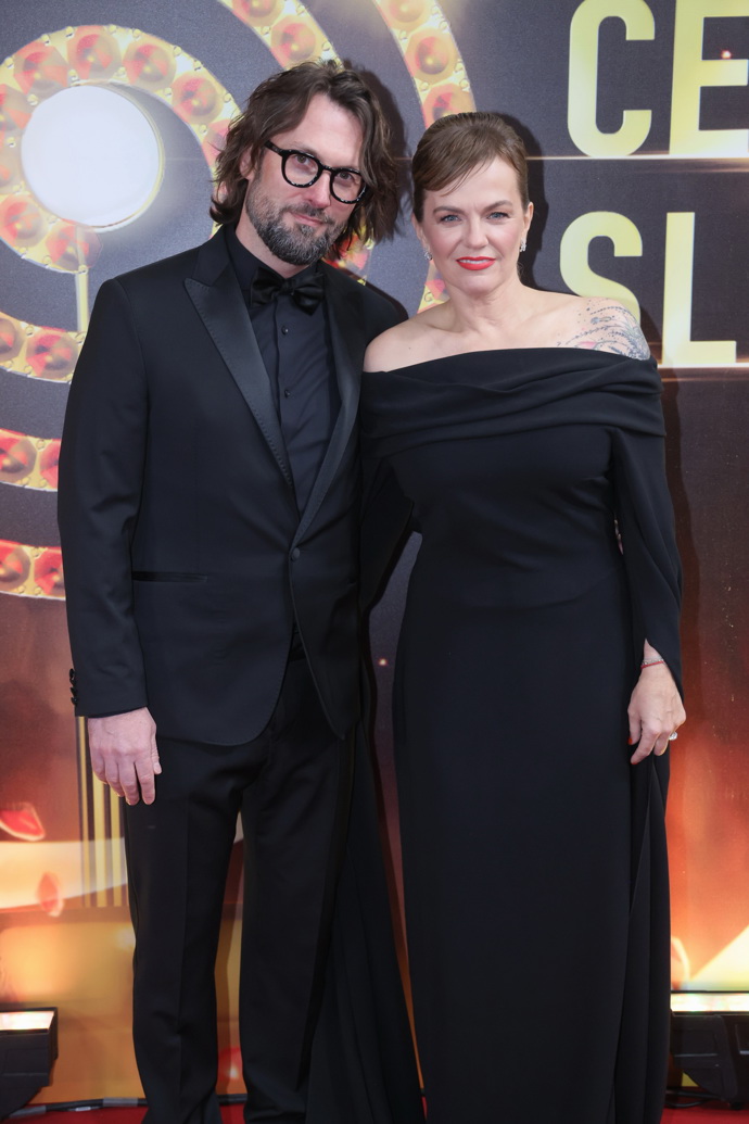 Marta Jandová si vybrala černé šaty s odhalenými rameny. Černou barvu volila z piety, na počest Aničky Slováčkové.