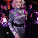 Helena Vondráčková metalické kousky nosí často a jejich styling má v malíku.