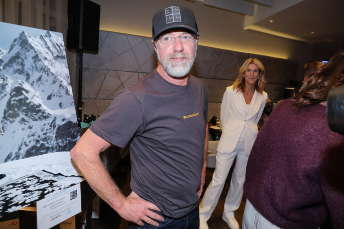 Je vášnivým horolezcem a pro svůj koníček je ochoten leccos obětovat.