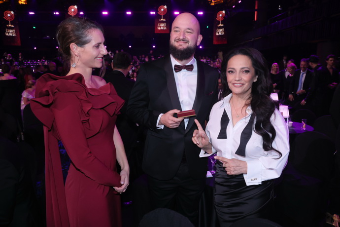 Po přenosu se manželé zapovídali se zpěvačkou Lucií Bílou.