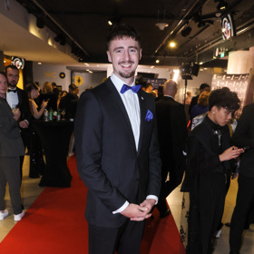 V přítomnosti nejzářivějších hvězd českého showbyznysu byl český youtuber trochu nesvůj.