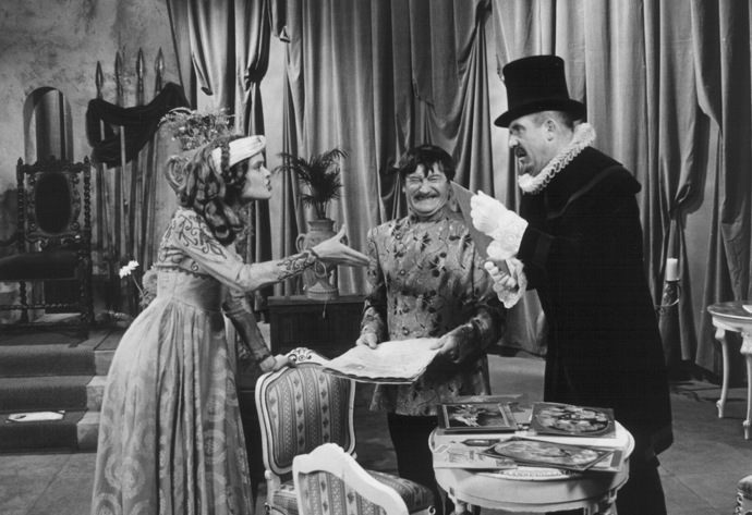 V pohádce si zahrála také Zuzana Bydžovská (vlevo). Na snímku s ní jsou Jiří Císler a Petr Nárožný.