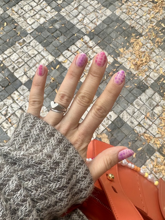 Velkým trendem letošního podzimu jsou překvapivě i jasné a výrazné tóny.