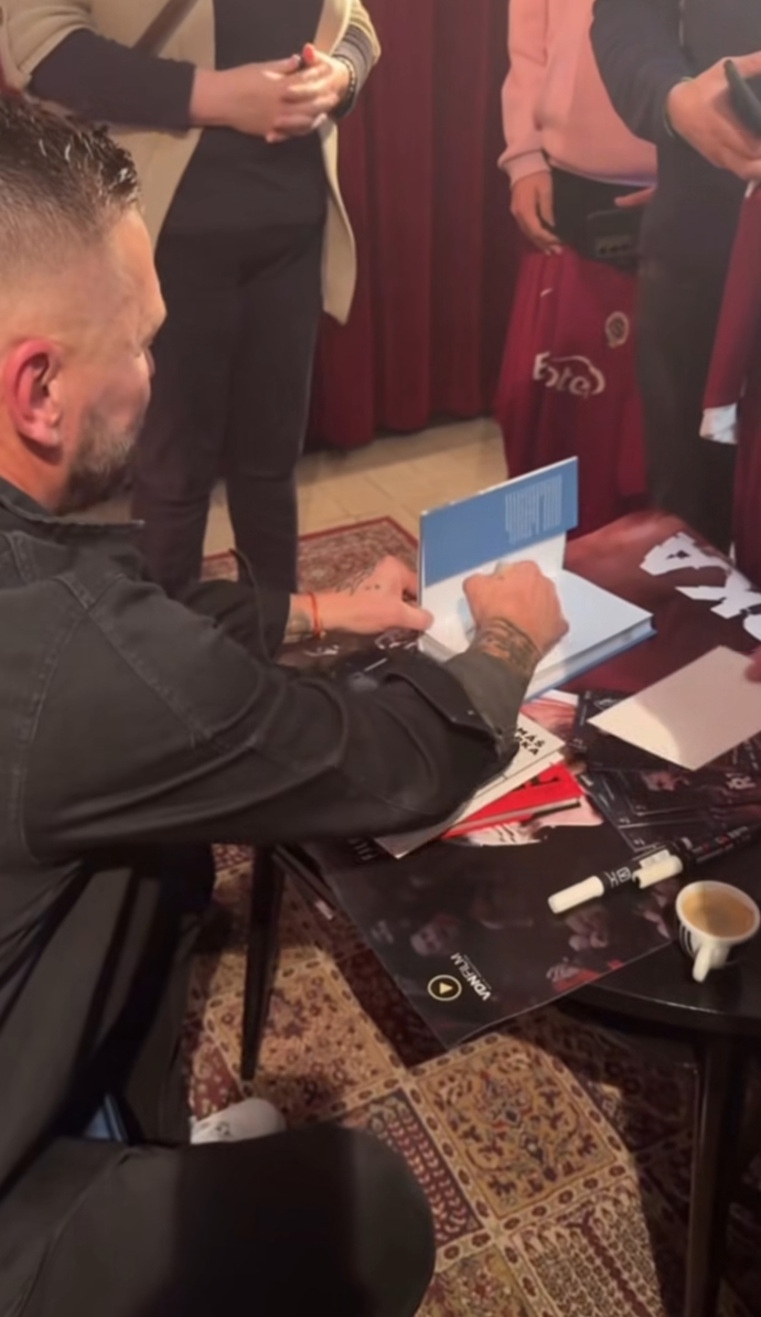 Tomáš Řepka dával podpisy. 