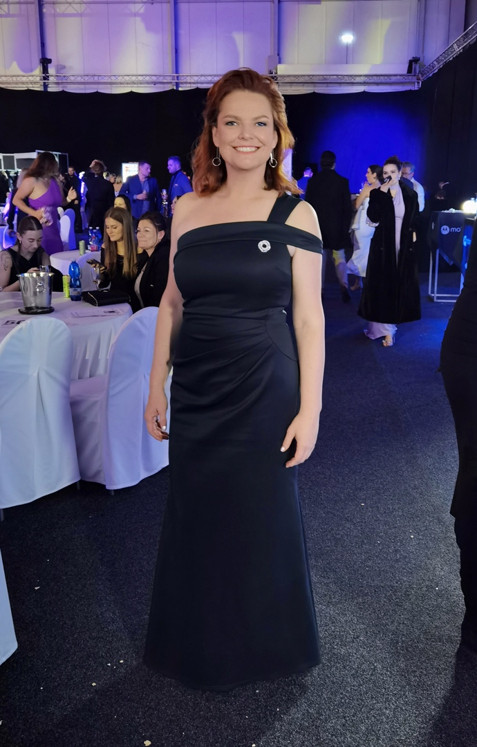 O účes a líčení se Dagmar Jandové postaral profesionální vizážista z televize Nova. 