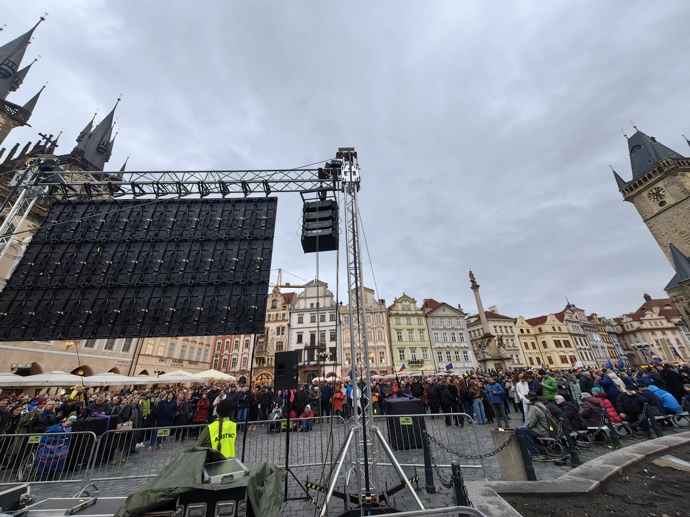 Demonstrace pořádaná spolkem Milion chvilek pro demokracii.