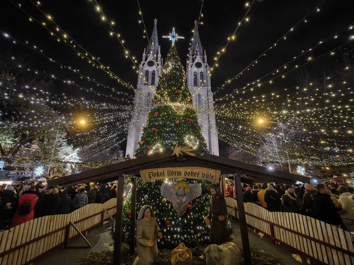 Vánoční trhy na náměstí Míru vypadají kouzelně.