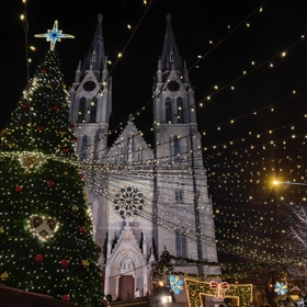 Vánoční trhy na náměstí Míru jsou hojně navštěvované.