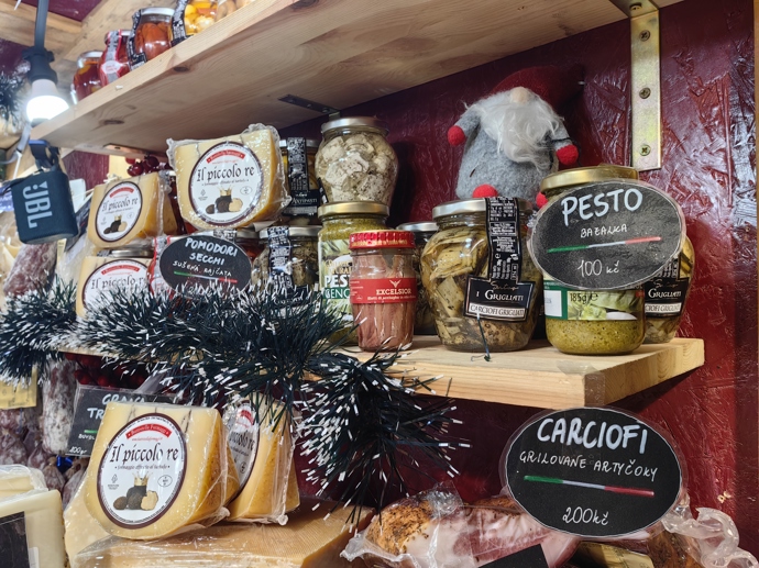 Vánoční trhy na náměstí Míru nabízí i italské delikatesy.