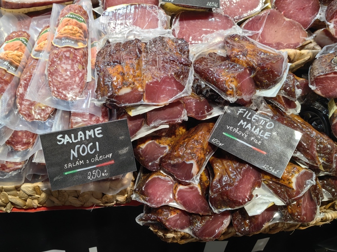 Vánoční trhy na náměstí Míru nabízí i italské speciality.