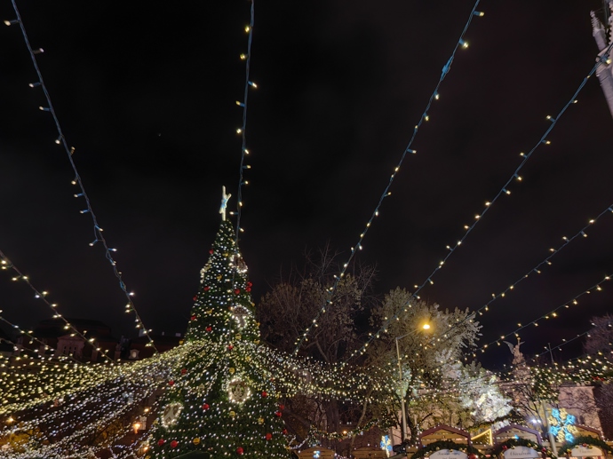 Vánoční trhy na náměstí Míru.