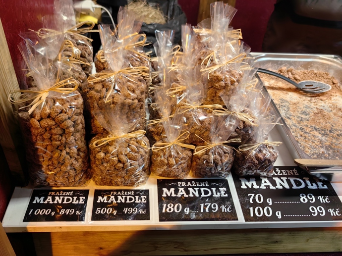 Vánoční trhy na náměstí Míru. 