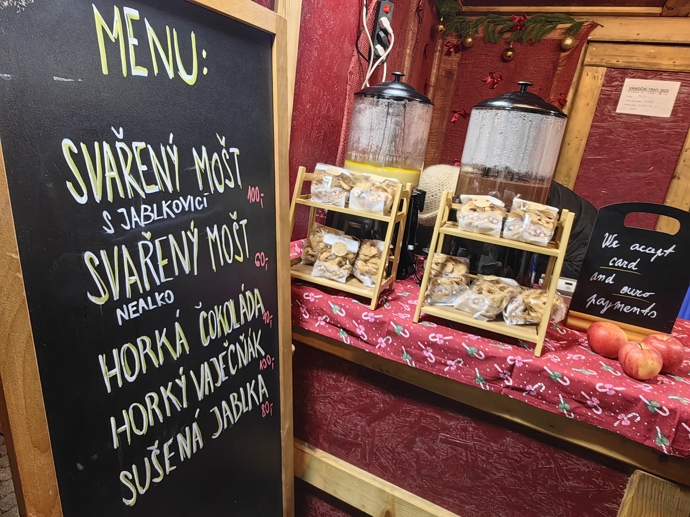 Vánoční trhy na náměstí Míru.