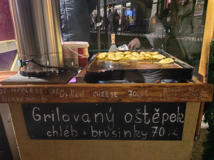 Vánoční trhy na náměstí Míru.