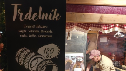 FOTO: Vánoční trhy na náměstí Míru nabízí i tradiční trdelník.