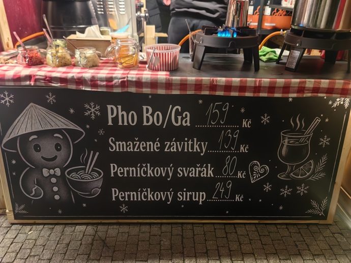 Vánoční trhy na náměstí Míru nabízejí i zahraniční speciality.