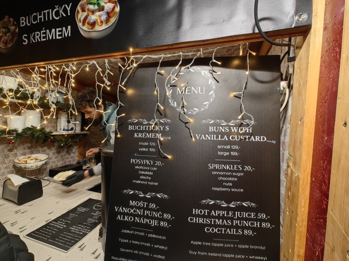 Vánoční trhy na náměstí Míru.