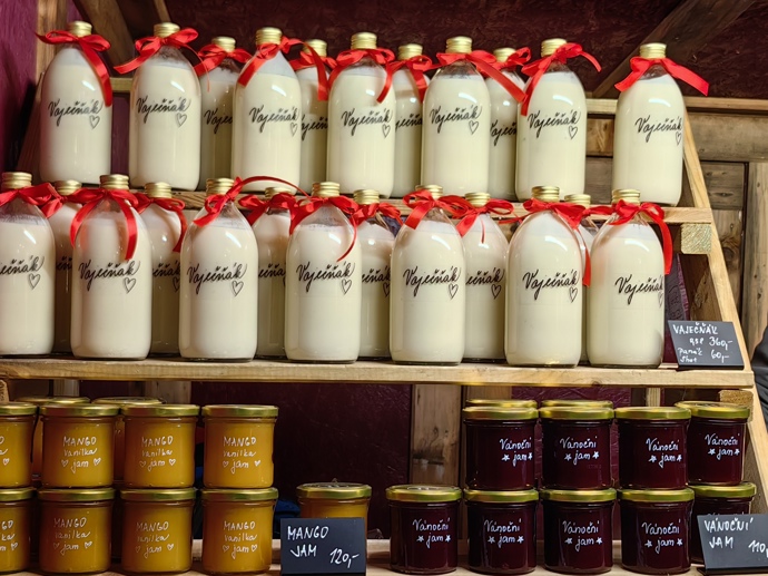 Vánoční trhy na náměstí Míru.