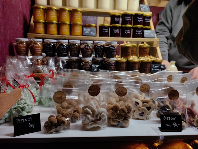 Vánoční trhy na náměstí Míru.