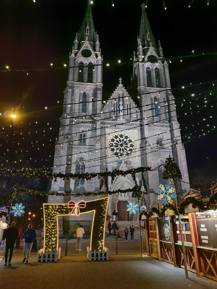 Vánoční trhy na náměstí Míru.