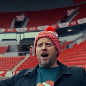 Jakub Prachař nazpíval hymnu pro SK Slavia. 