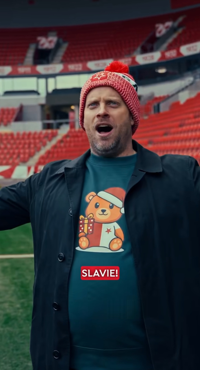 Jakub Prachař nazpíval hymnu pro SK Slavia. 