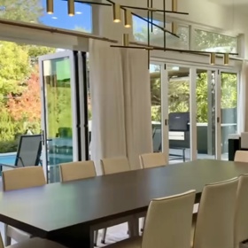 Nikola Mertlová a Martin Nečas si koupili luxusní dům. 